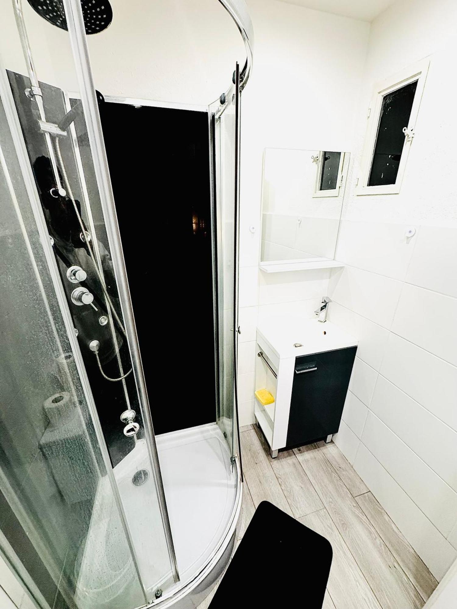Worldroom Chambre Privee Avec Espace Commun แปร์ปินญอง ภายนอก รูปภาพ